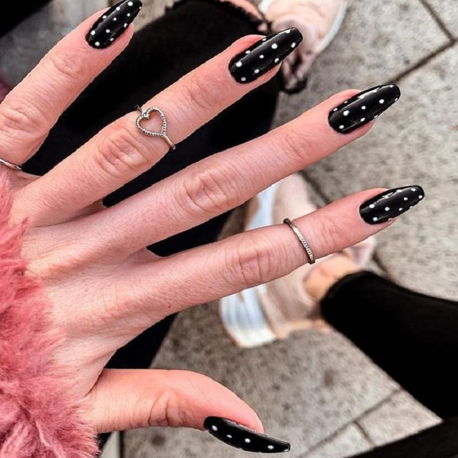 Móng tay đẹp màu đen  những mẫu nail sáng da quyến rũ cho bạn gái